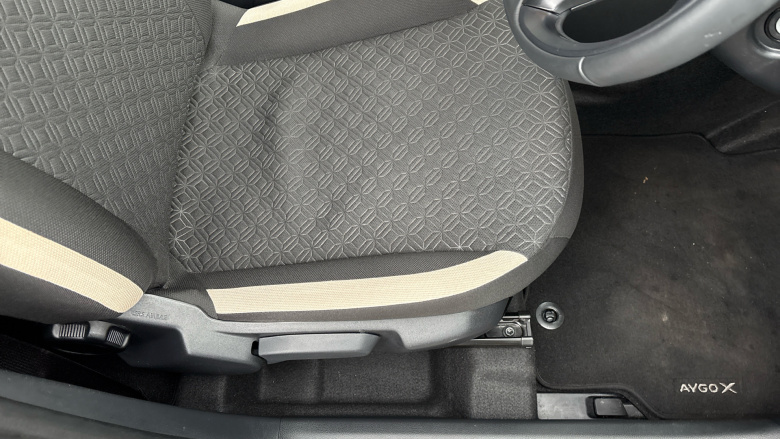 Toyota Aygo X 1.0 VVT-i Edge 5dr Petrol Hatchback